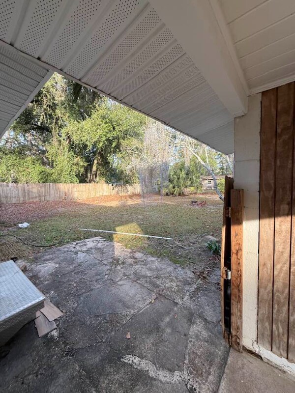 Building Photo - 802 Apache St