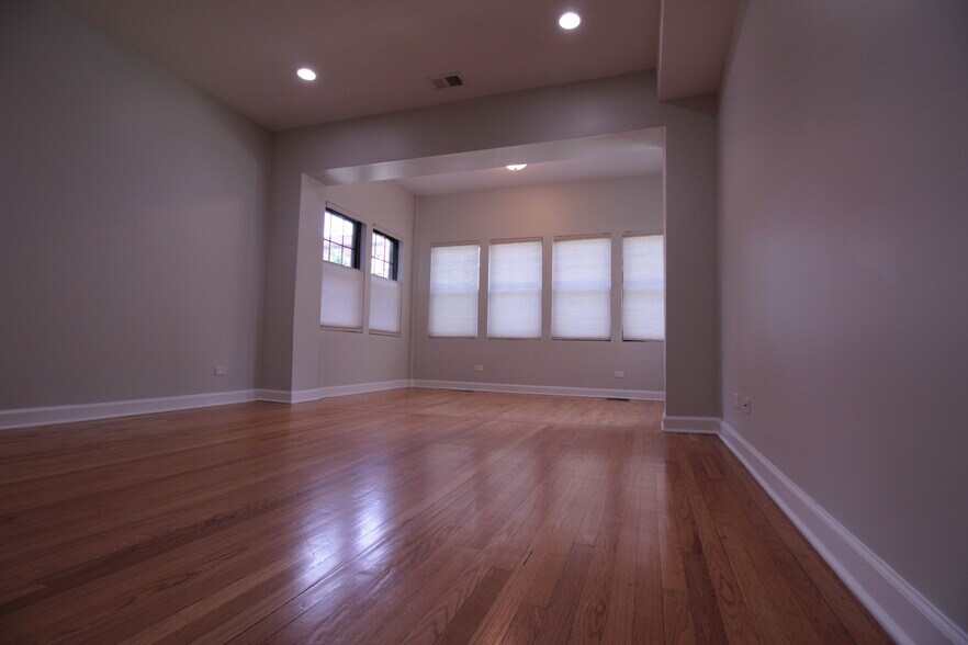Building Photo - 4711 N Monticello Ave