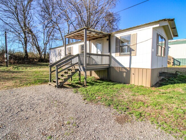 Building Photo - Great Location in Pulaski, TN