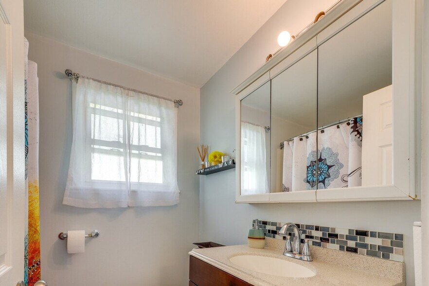 Building Photo - 544 E 92nd Pl