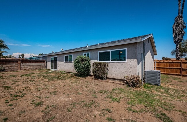 Building Photo - Modern Renovated 4BR Home in Oceanside – P...