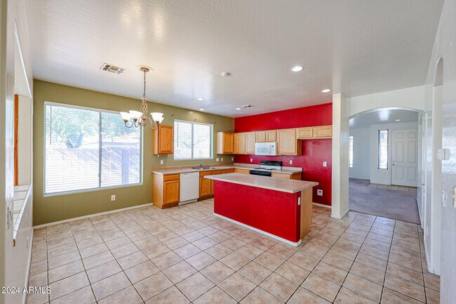 Building Photo - 11617 W La Reata Ave