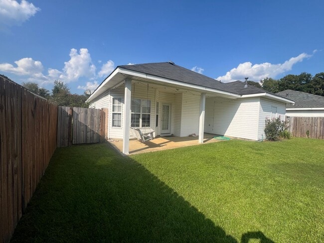 Building Photo - 3 bedroom 2 bathroom in Clear Creek Colony