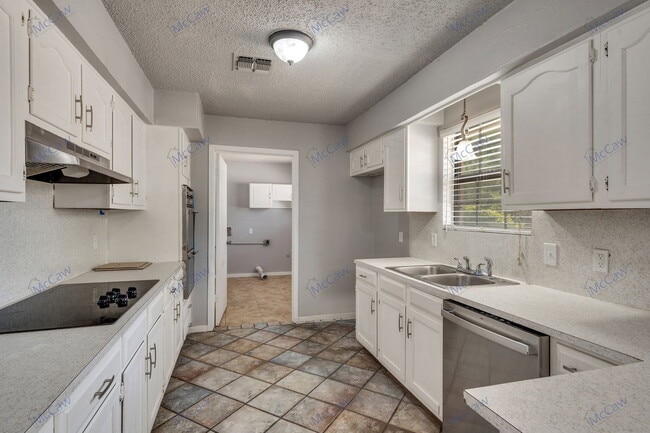 Building Photo - 5117 Bahama Dr