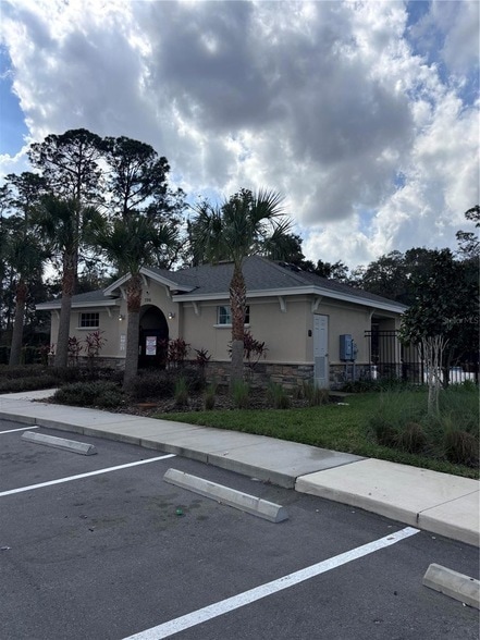 Building Photo - 3010 Canary Ave