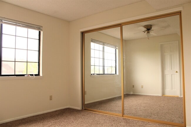 Building Photo - Huge 1 bedroom Condo With Loft, Walking Distance From Belmar! Available Mid July!!