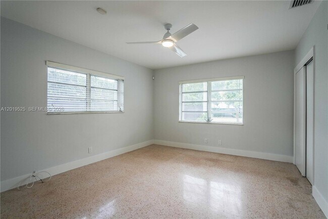 Building Photo - 475 S Shore Dr