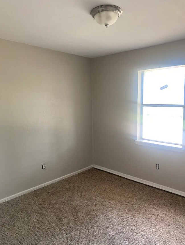 Building Photo - Charming 3-Bed, 2-Bath OKC Home with Fence...