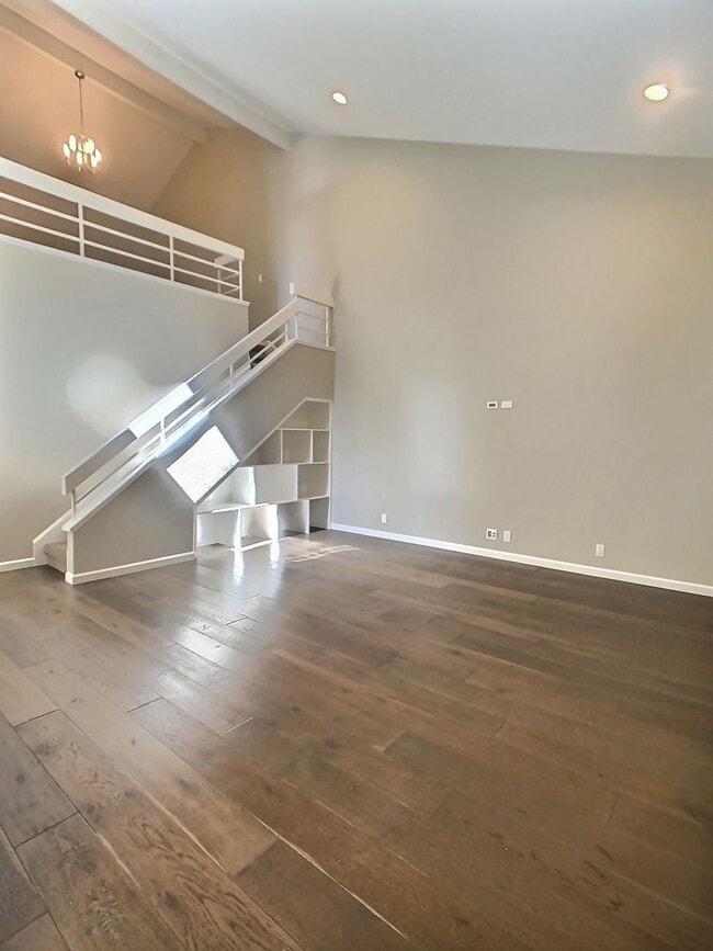 Building Photo - Dry Creek Village Townhouse!