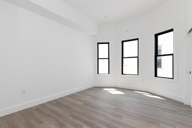 Building Photo - 630 Dorchester Ave