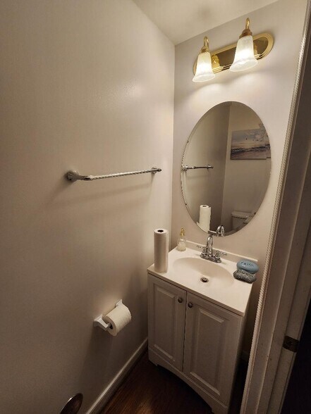1/2 Bathroom - 4205 Riding Place Rd
