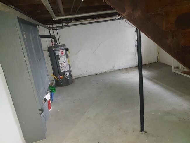 Building Photo - 143 S Spring Ave