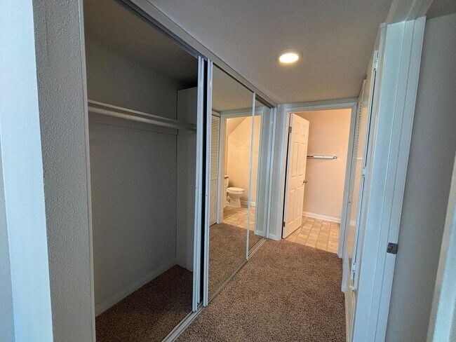 Building Photo - Beautiful 2 Bedroom 2 Bathroom Home in Woodland Hills
