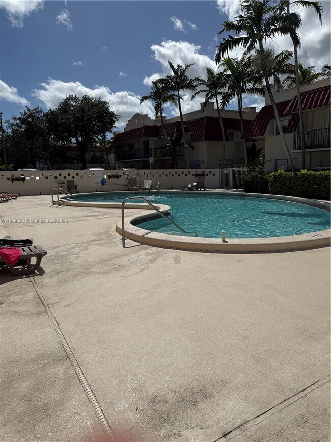 Building Photo - 6705 N Kendall Dr