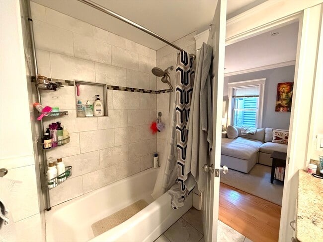 Building Photo - 133 Erie St