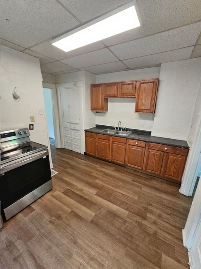 Building Photo - 201-203 Pleasant St.