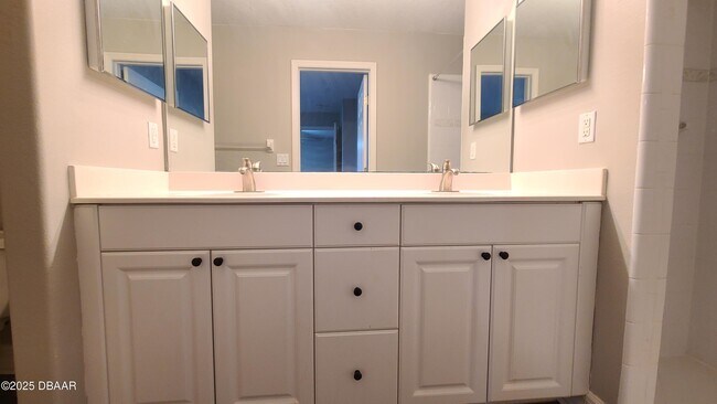 Building Photo - 138 Blue Heron Dr