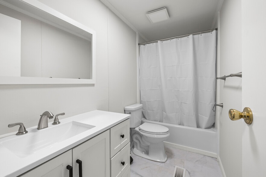 Building Photo - 209 Varner Dr SW