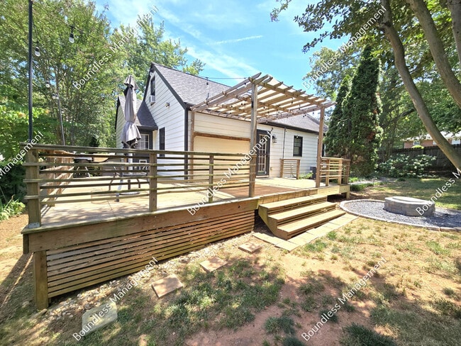 Building Photo - 2533 Sylvan Rd