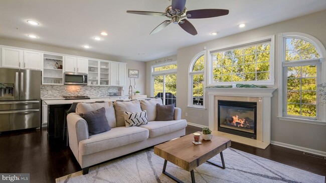 Building Photo - 303 Hilltop Ct