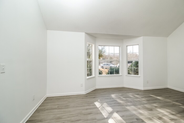 Building Photo - 195 Cinnamon Oak Cir