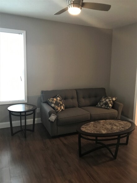 Building Photo - 314 Pleasant St