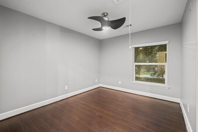 Building Photo - 139 W Village Knoll Cir