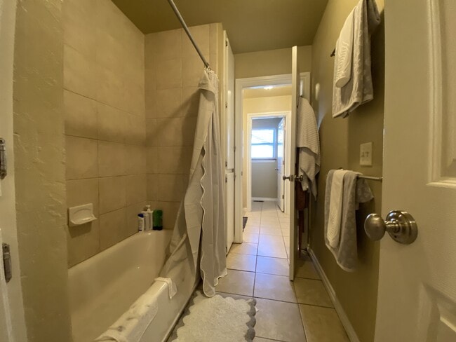 Building Photo - 210 McCullough St