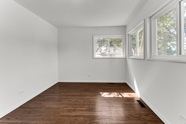 Building Photo - 158 Chestnut St
