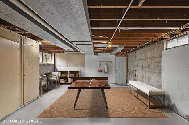 Building Photo - Mid-Century Home