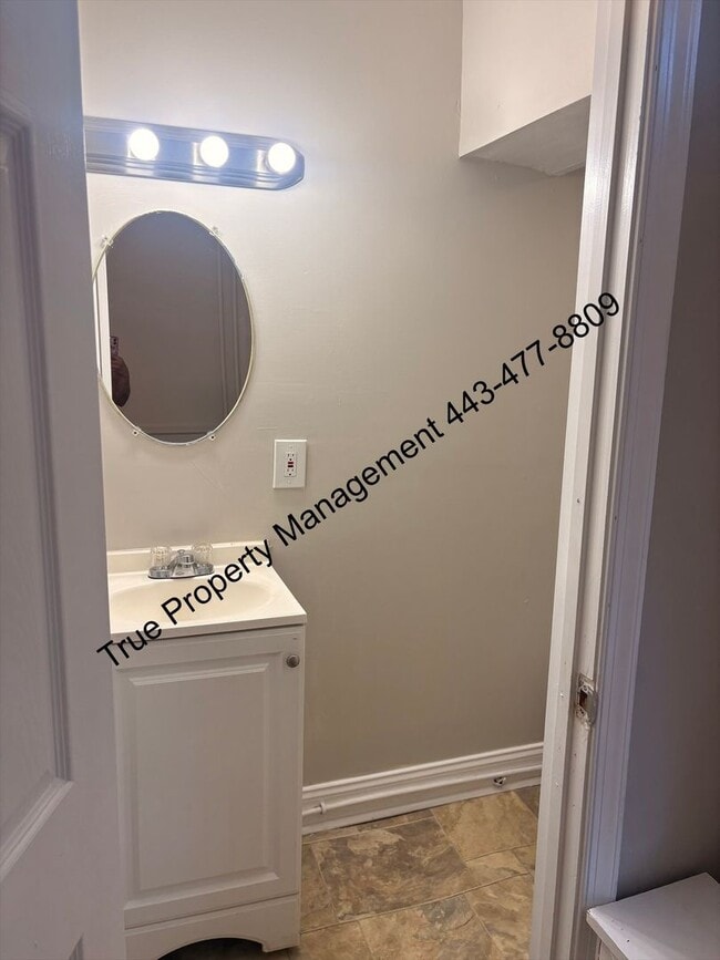 Building Photo - Spacious 4-Bedroom Home with 1.5 Baths | Washer/Dryer Hookups | Only $1,600/Month