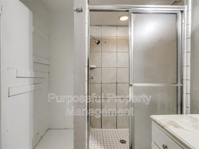 Building Photo - 6814 Lancer Ln