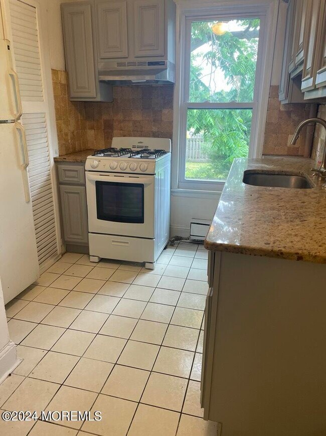 Building Photo - 103 Pavilion Ave