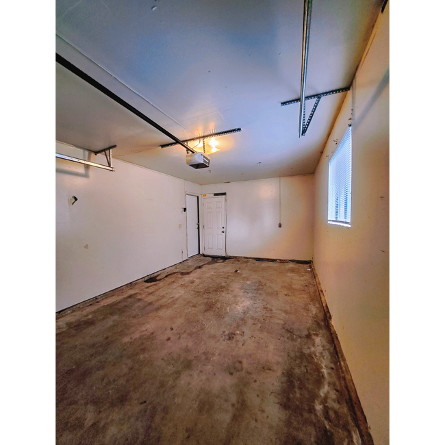 Building Photo - 4090-4094 N. Feland Ave.