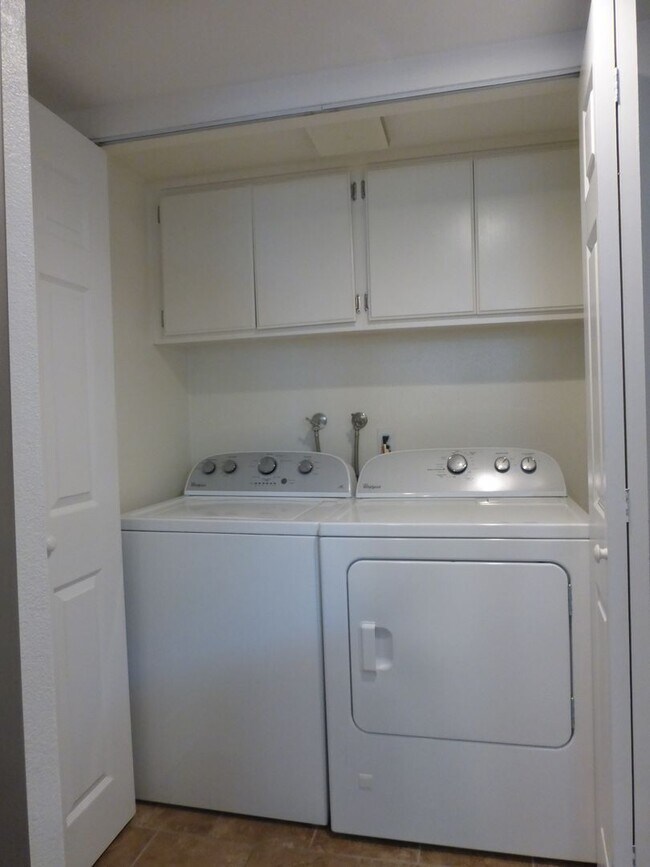 Building Photo - Large San Pedro Condo for Lease | 3 Bed - 2 Bath | 2 Garage Spaces