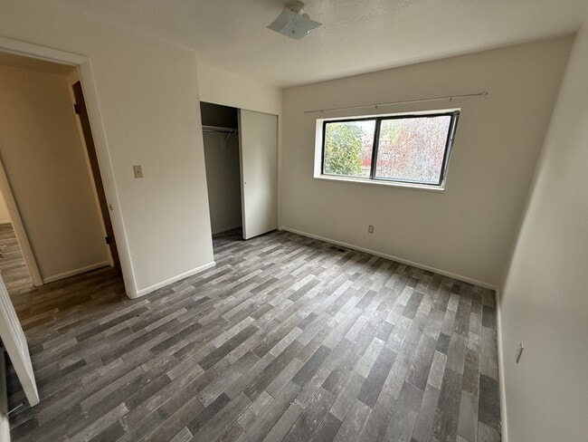 Building Photo - 445 E 800 N St