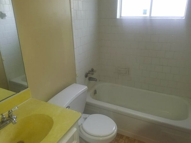 Building Photo - 9330 Tooley Dr