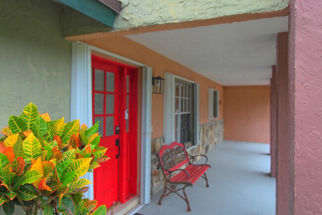 Building Photo - 10690 Barn Rd