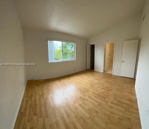 Building Photo - 6225 SW Kendale Lakes Cir