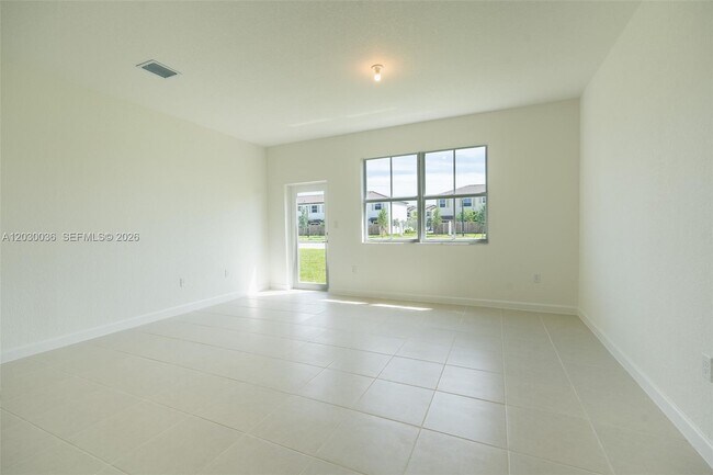 Building Photo - 2485 SE 29th Dr
