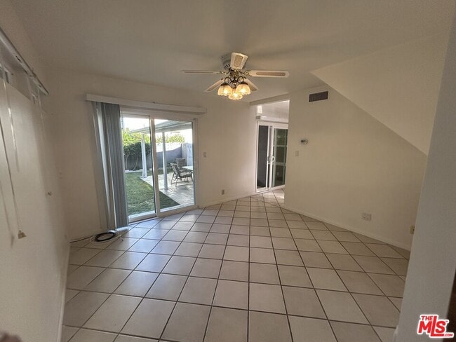 Building Photo - 5355 Rhea Ave