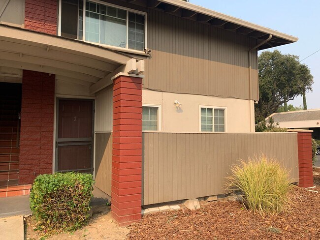 Building Photo - 741 Alamo Dr