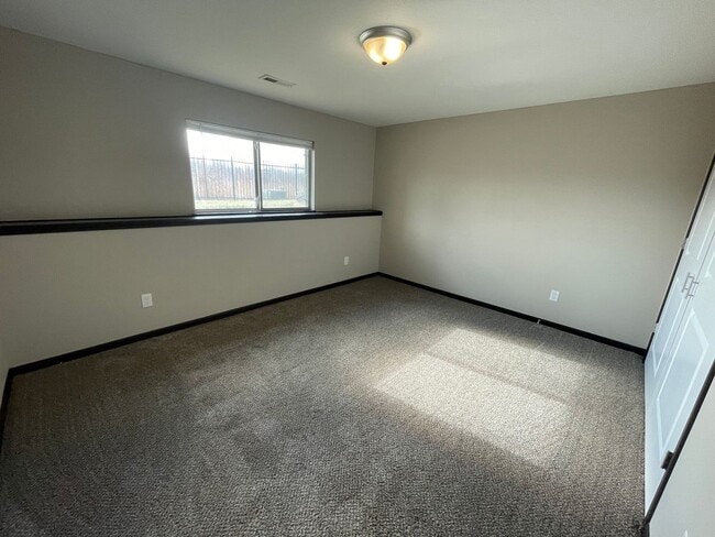 Building Photo - 12801/03 E Timber Lake Rd