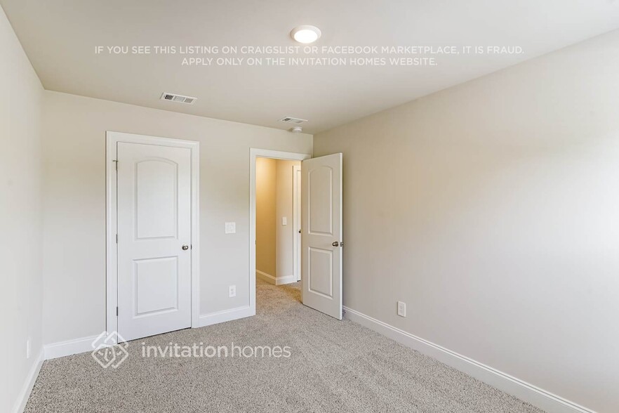 Building Photo - 223 River Rock Dr