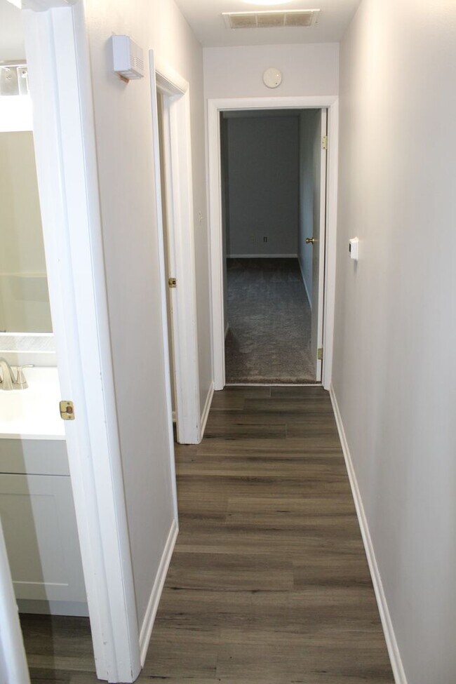 Building Photo - Newly Remodeled 2 Bedroom Duplex in Avon!