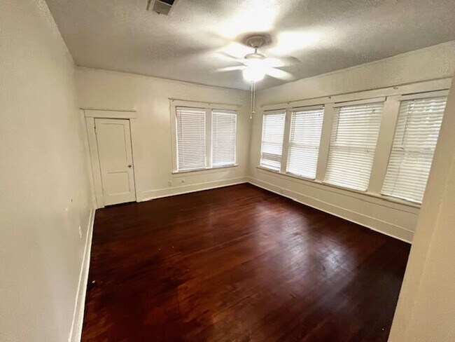 Building Photo - This cute, but large cottage is located in...