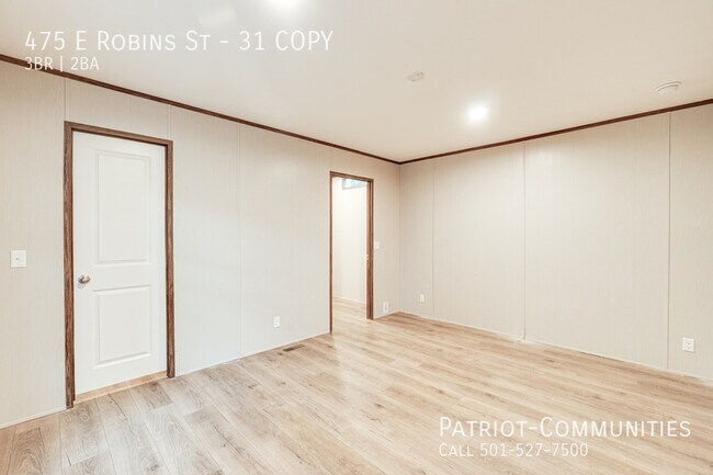 Building Photo - 475 E Robins St