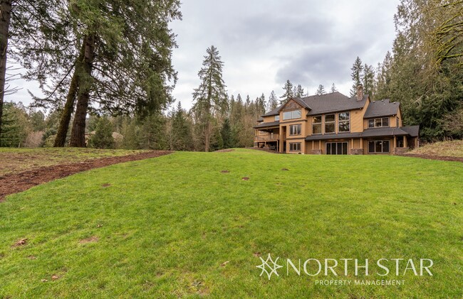 Building Photo - Gorgeous, Gated and Lake Front in Oregon City