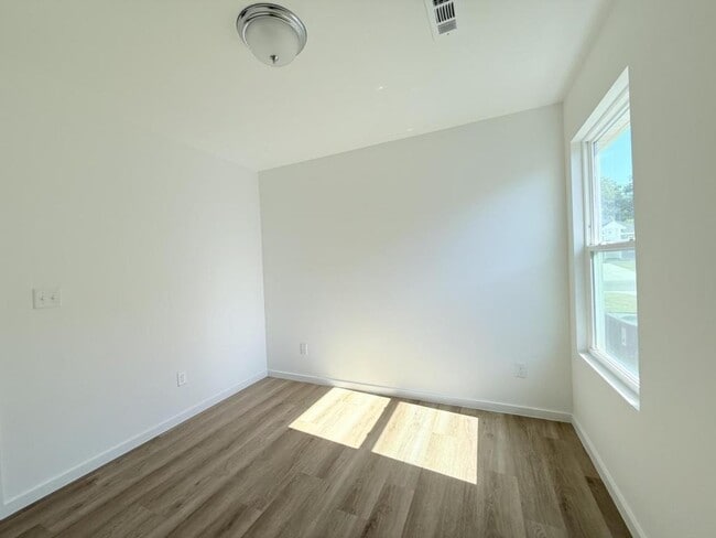 Building Photo - 208 Eagle Edge Dr