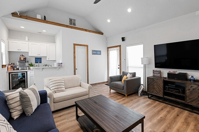 Building Photo - 120 Excalibur Cir